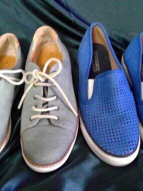 EXCELLENT DEAL 2 SPERRY SHOES FOR SALE